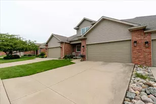 25 Arbor Ct, Bloomington, IL 61704 - Photo 3