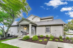 579 Willow Way, Lindenhurst, IL 60046 - Photo 1