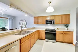 2647 Granite Ct, Crystal Lake, IL 60012 - Photo 9