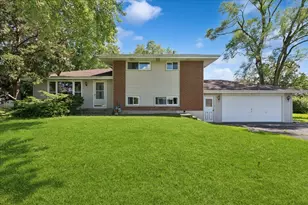 61 Miller Rd, Lake Zurich, IL 60047 - Photo 1