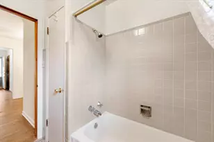 429 S Stratford Ave, Elmhurst, IL 60126 - Photo 17