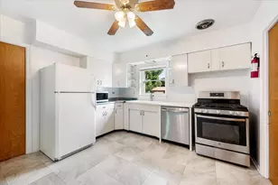 429 S Stratford Ave, Elmhurst, IL 60126 - Photo 9