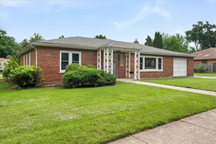 429 S Stratford Ave, Elmhurst, IL 60126 - Photo 1