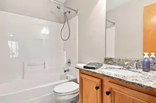 783 Manor Rd, Crystal Lake, IL 60014 - Photo 21