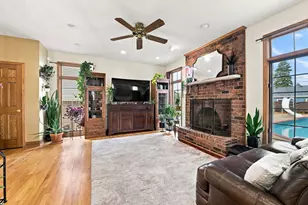 1615 Nicholson St, Crest Hill, IL 60403 - Photo 5