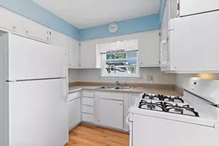 315 E 2nd St, East Dundee, IL 60118 - Photo 5