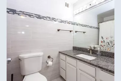233 E Erie Street #1907, Chicago, IL 60611 - Photo 9