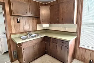 728 7th St, Lasalle, IL 61301 - Photo 5