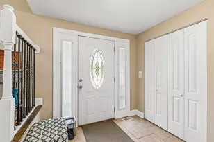 7 Derbyshire Ct, Bolingbrook, IL 60440 - Photo 3