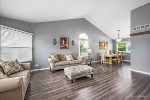 1314 Aspen Ct, Elgin, IL 60120 - Photo 9
