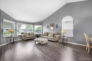1314 Aspen Ct, Elgin, IL 60120 - Photo 7