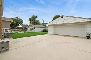 1714 Sycamore St, Des Plaines, IL 60018 - Photo 19