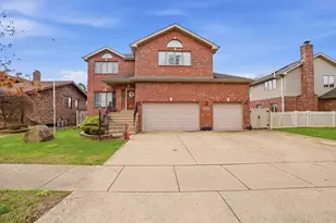5733 W 97th St, Oak Lawn, IL 60453 - Photo 1