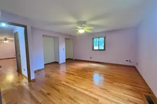 650 Waverly Dr, Elgin, IL 60120 - Photo 17