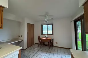 650 Waverly Dr, Elgin, IL 60120 - Photo 9