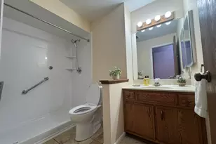 650 Waverly Dr, Elgin, IL 60120 - Photo 11