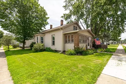 211 E Lincoln Street, Bloomington, IL 61701 - Photo 3
