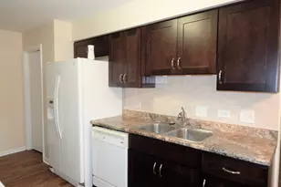 214 Redwood Ct, Vernon Hills, IL 60061 - Photo 3