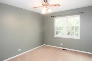 214 Redwood Ct, Vernon Hills, IL 60061 - Photo 5