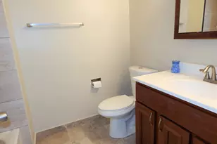 214 Redwood Ct, Vernon Hills, IL 60061 - Photo 7