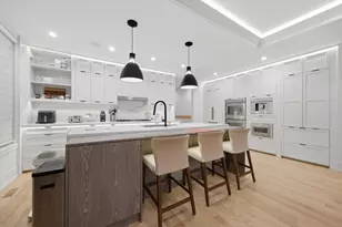 1366 W Walton St, Chicago, IL 60642 - Photo 9