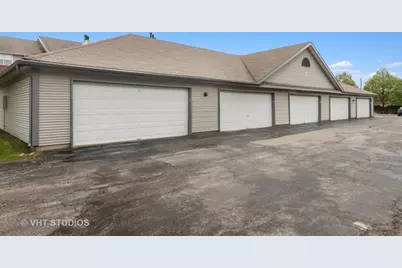 105 Kensington Circle #206, Wheaton, IL 60189 - Photo 3