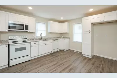 260 N Clinton Avenue, Bradley, IL 60915 - Photo 9