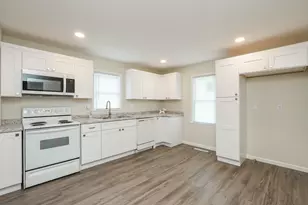260 N Clinton Ave, Bradley, IL 60915 - Photo 9