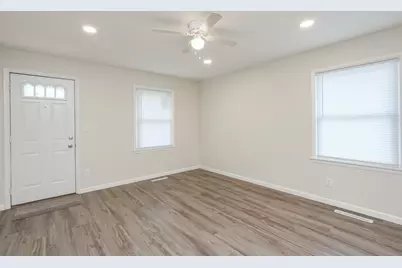 260 N Clinton Avenue, Bradley, IL 60915 - Photo 7