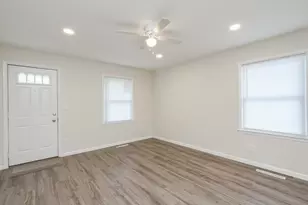 260 N Clinton Ave, Bradley, IL 60915 - Photo 7