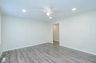 260 N Clinton Ave, Bradley, IL 60915 - Photo 5