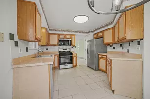 22 Delaware Ct, Schaumburg, IL 60193 - Photo 7