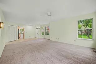 22 Delaware Ct, Schaumburg, IL 60193 - Photo 5