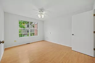 22 Delaware Ct, Schaumburg, IL 60193 - Photo 11