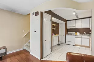 4038 W Almansa Ln, Oak Lawn, IL 60453 - Photo 9