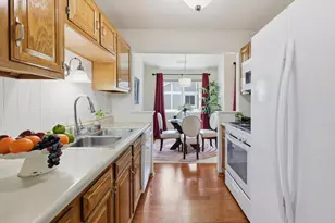 18 Waterbury Ln, Schaumburg, IL 60193 - Photo 7