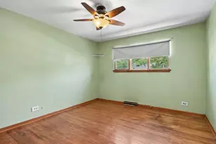 14107 S Mackinaw Ave S, Burnham, IL 60633 - Photo 7