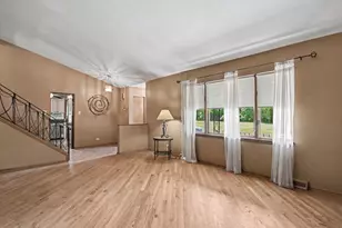 14107 S Mackinaw Ave S, Burnham, IL 60633 - Photo 3