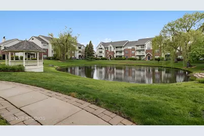 40 Sterling Circle #204, Wheaton, IL 60189 - Photo 1