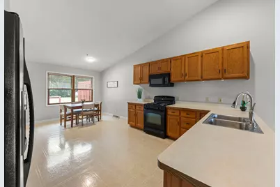 205 Suzy Court, Plano, IL 60545 - Photo 9
