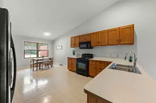 205 Suzy Ct, Plano, IL 60545 - Photo 9