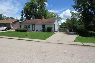 421 Hoover Dr, Carpentersville, IL 60110 - Photo 3