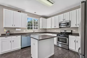 205 Station Park Cir, Grayslake, IL 60030 - Photo 3