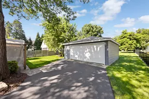 4600 Roslyn Rd, Downers Grove, IL 60515 - Photo 31