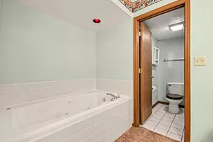 2743 Harbor Dr, Joliet, IL 60431 - Photo 15