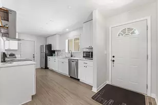 6320 Clark Dr, Woodridge, IL 60517 - Photo 3