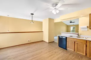 26 Tyler Ct, Streamwood, IL 60107 - Photo 5