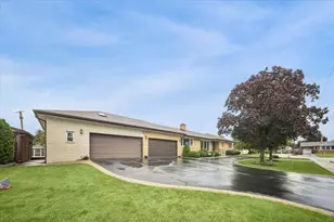 8231 W Berwyn Ave, Chicago, IL 60656 - Photo 3
