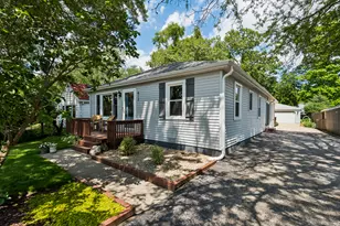 812 Lake Shore Dr, Wauconda, IL 60084 - Photo 1