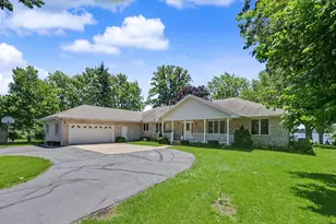 606 Skyline Dr, Loda, IL 60948 - Photo 1